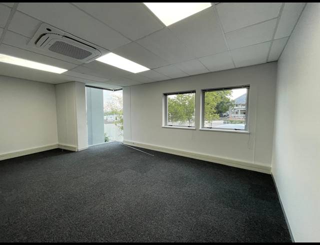 658M² OFFICE TO LET IN BRYANSTON
